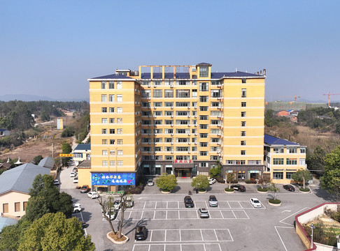 鸿天康逸温泉山庄