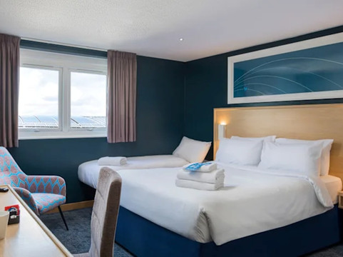 伯恩利旅客之家酒店主图