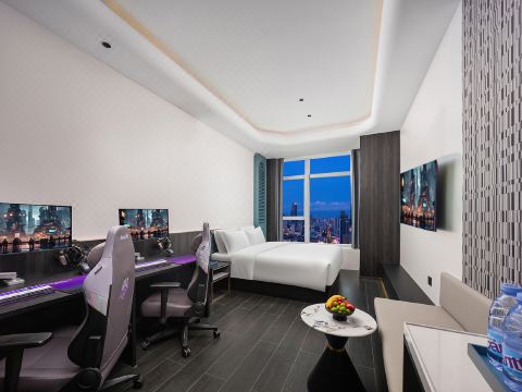 FX Esports High Altitude Landscape Hotel (Wuhan Jianghan Road Henglong Square Branch)