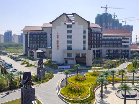 齐河孔雀王温泉酒店