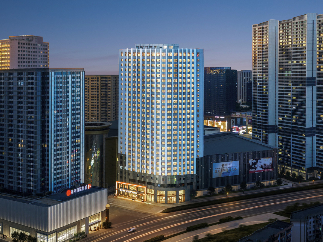 沈阳北站市府大路亚朵酒店