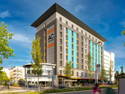 华美达曼切斯特索尔福德码头酒店