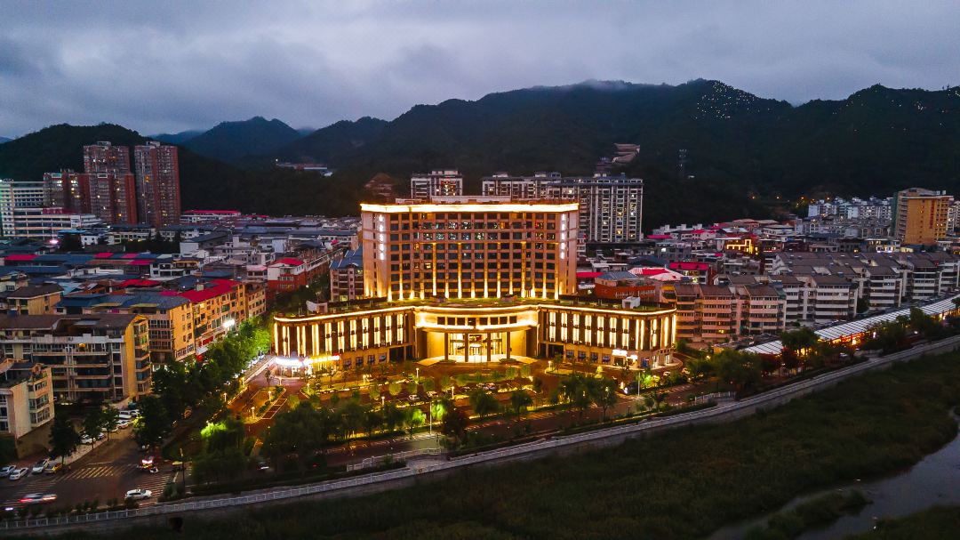 Luanchuan Mountain Heyou Hotel