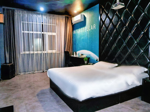 锐思特酒店(高碑店火车站北库小镇店）