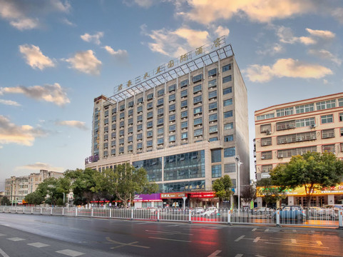 临泉君豪大酒店