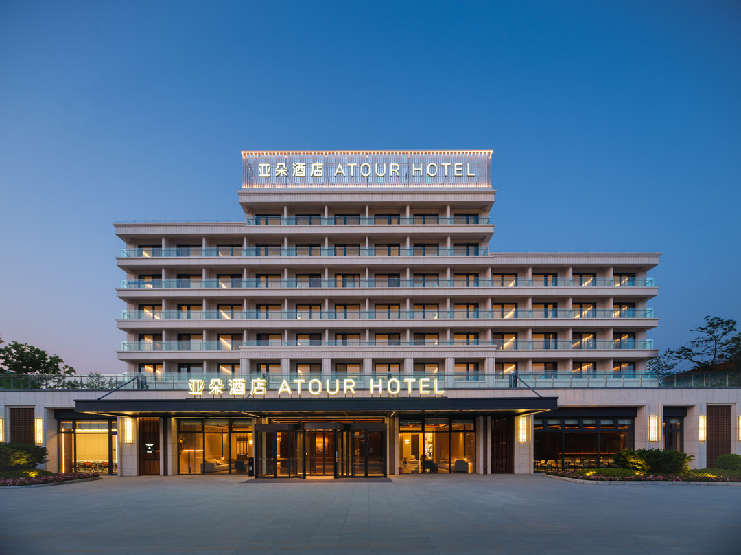 大连金石滩锚地广场海景亚朵酒店