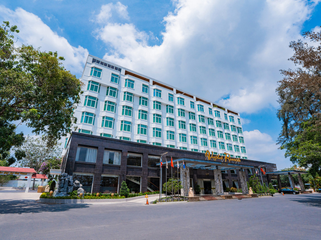 Van Phat Riverside Hotel