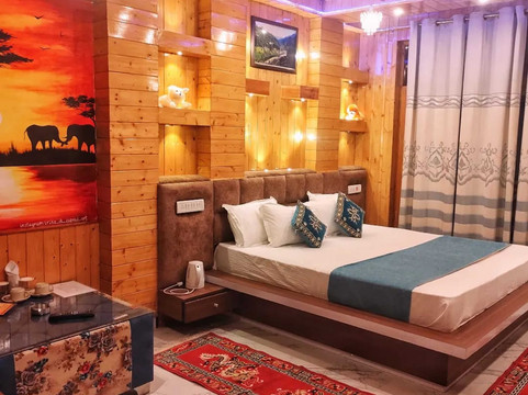 Saffron Cafe and Cottages