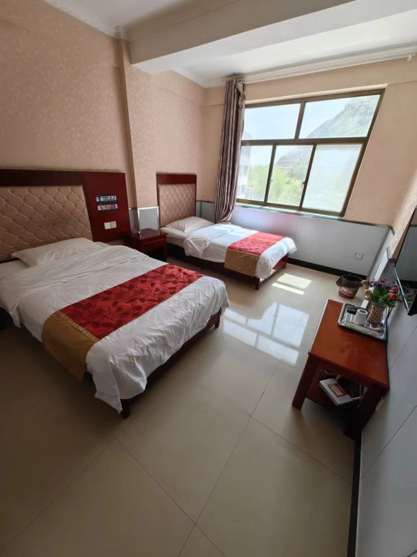 Yuzhong Fujia Hotel (Dingyuan Central Clinic)