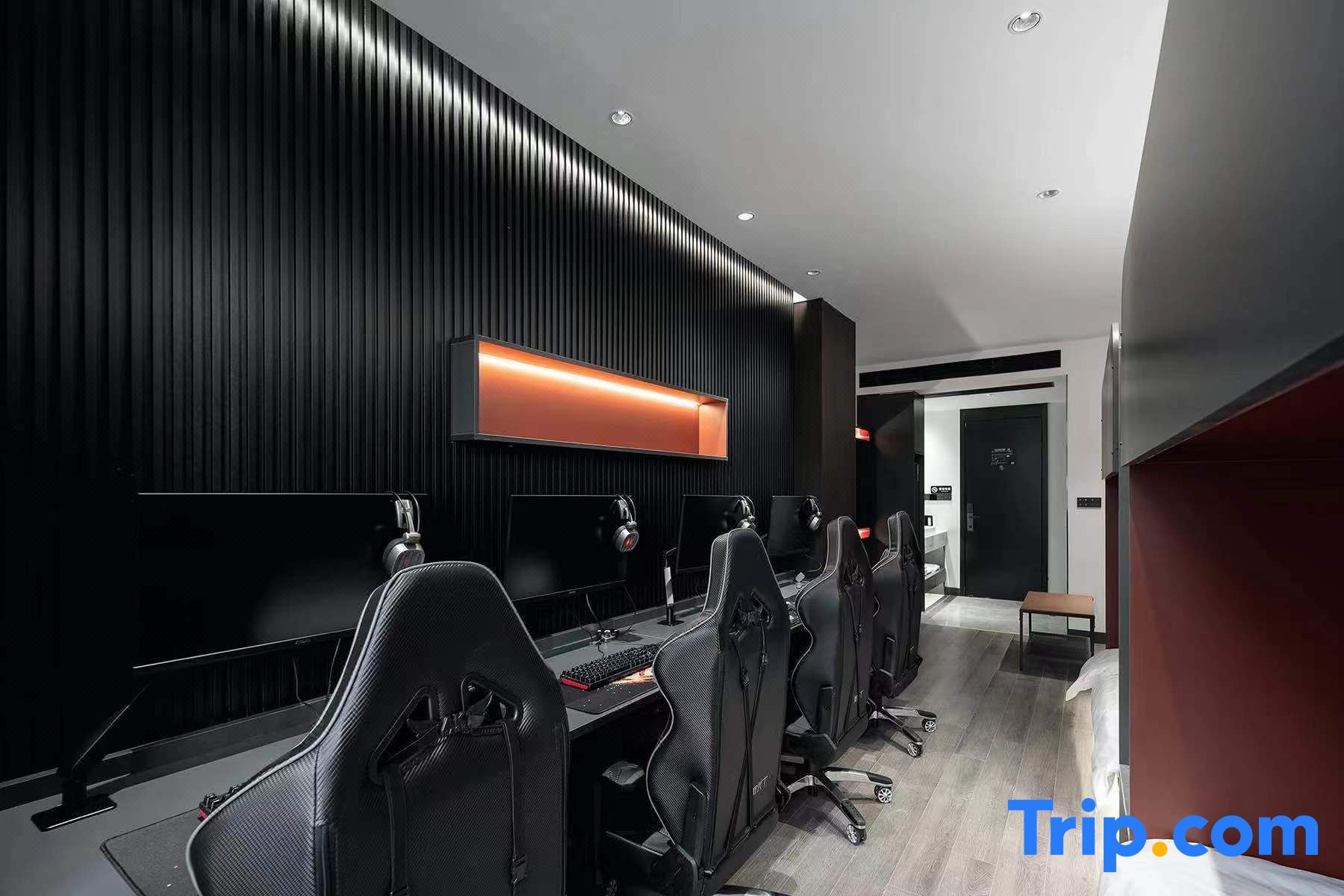 Pursue Waves E-Sports Hotel (Shanghai New International Expo Center)