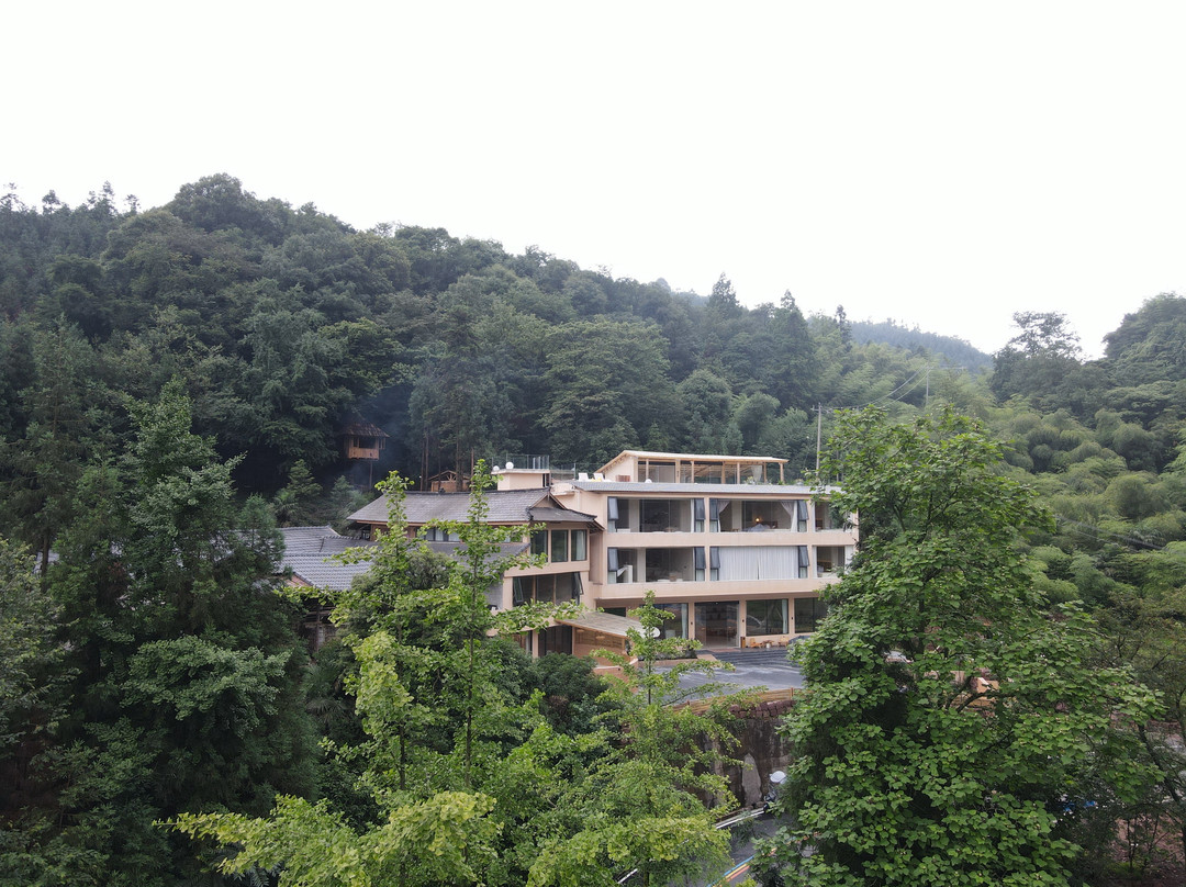 暮云春树民宿（雅安碧峰峡店）