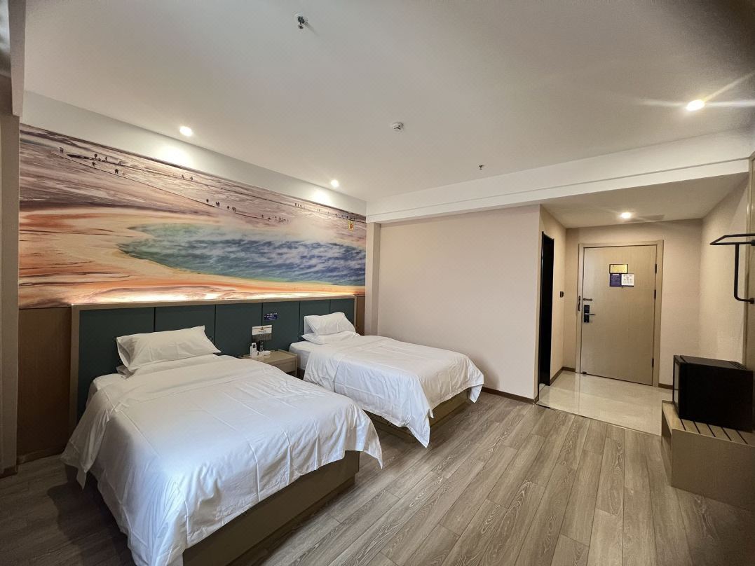 Super 8 Hotel (Farmers' Market)