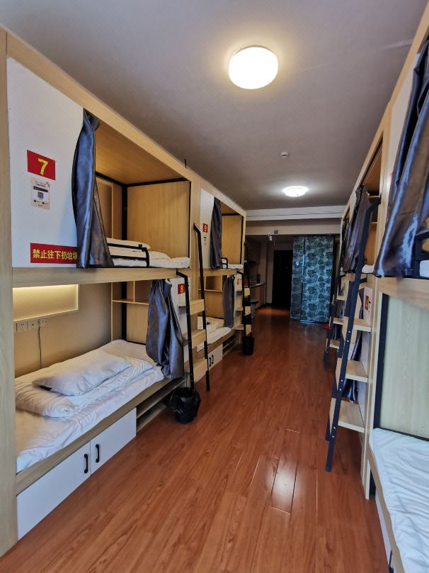 Cabin 8 Youth Hostel