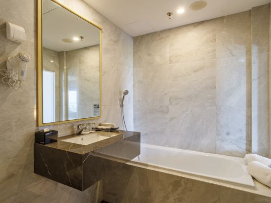 Swiss-Belinn Cawang Room Type - Junior Suite