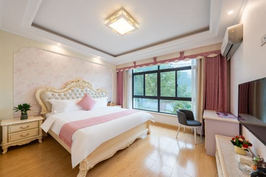 Tonglu Yixinting · Leisure Vacation Homestay (OMG Heart-Pounding Paradise Yaolin Wonderland Branch)