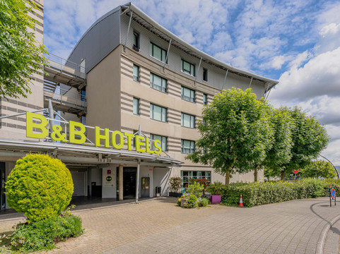 诺沃特卡莱克科勒图纳尔苏拉芒什套房酒店