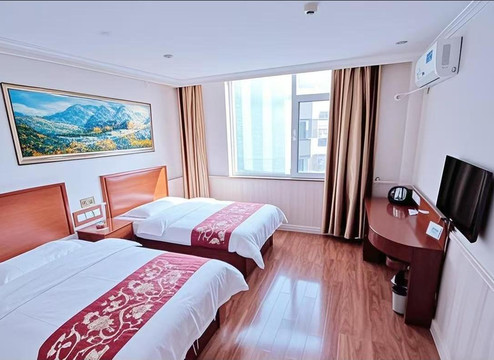 华锦之星酒店(青岛城市阳台景区西海岸汽车总站店)主图