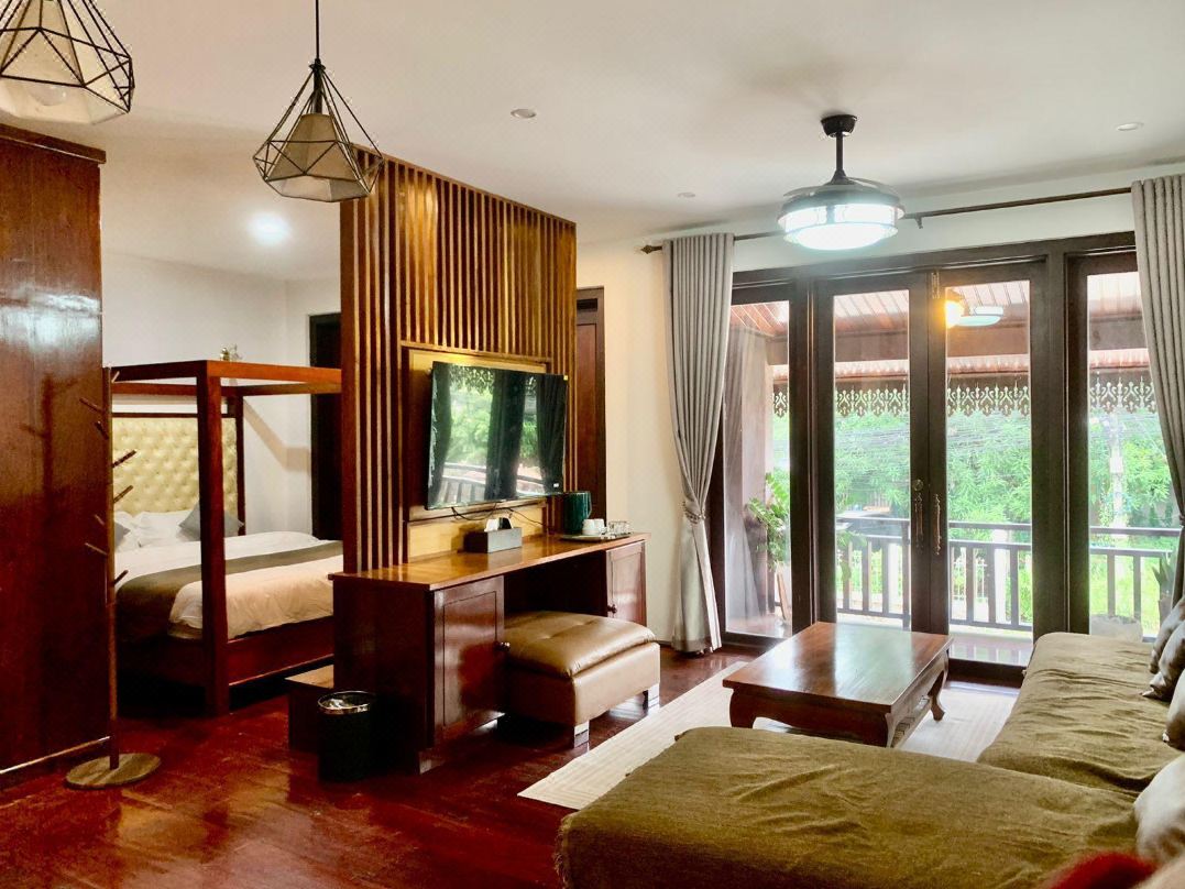 Happy Hour Boutique​ Hotel