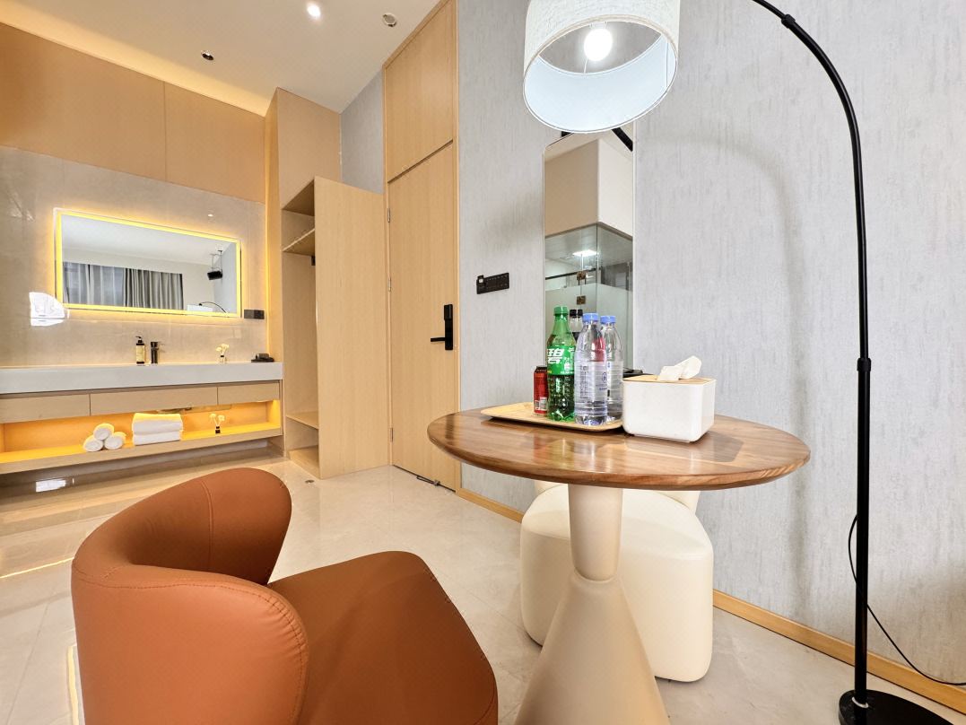 Mamo E-sports Hotel (Huxing Road Branch, near Shanghai Hongqiao International Airport)