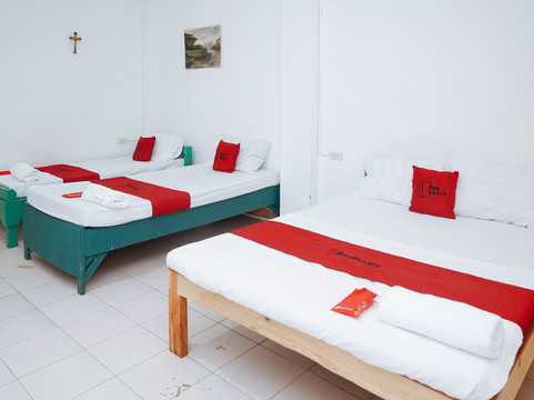 RedDoorz @ St. Anthony Beach Resort