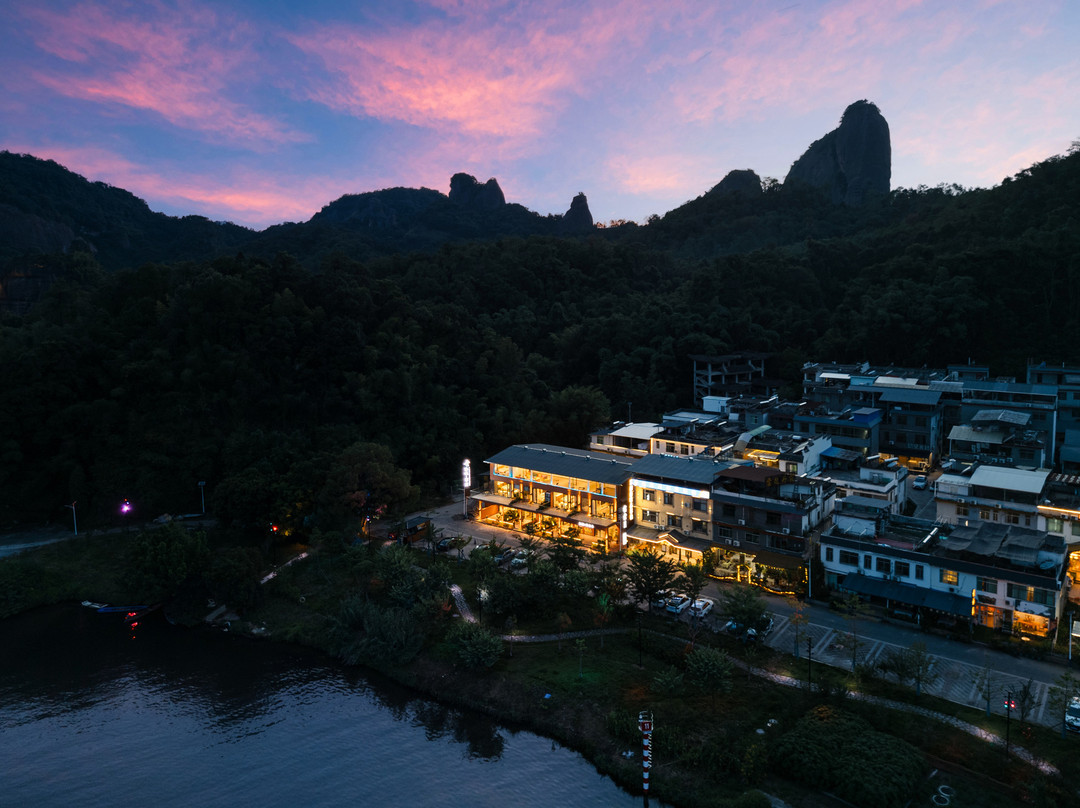 泊屿·寻光民宿(丹霞山风景旅游区水上丹霞店)