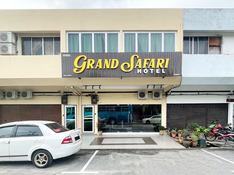 Grand Safari Hotel
