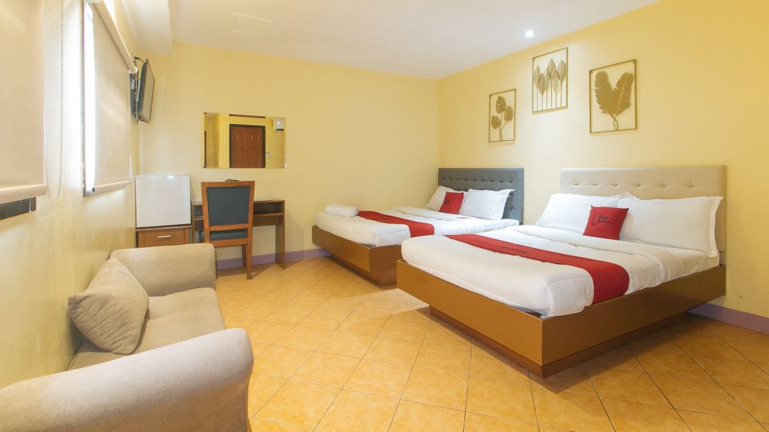 RedDoorz @ Comfy Inn Ermita Manila