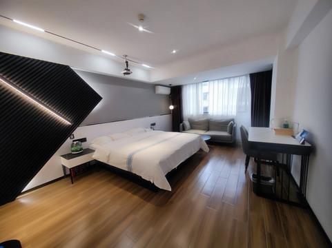 爱丽影院主题酒店