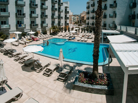 Pebbles Resort主图