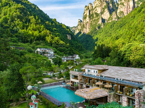 回家的孩子·峰林溪畔民宿(张家界国家森林公园店）