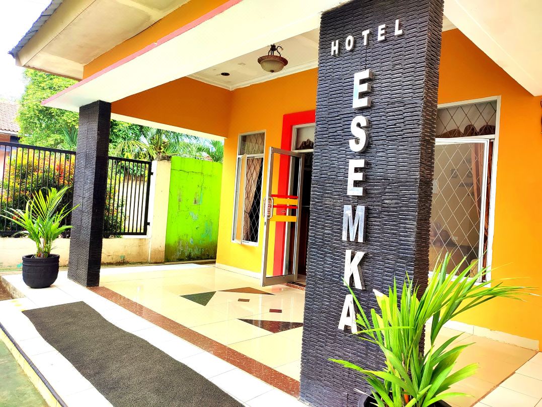Esemka Hotel and Convention Kotabumi