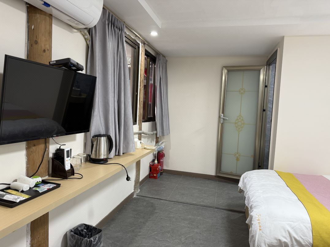 Xijiang Qianhu Miao Village Deyunju