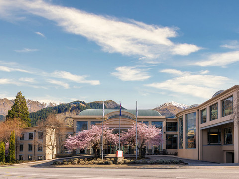 皇后镇千禧酒店主图