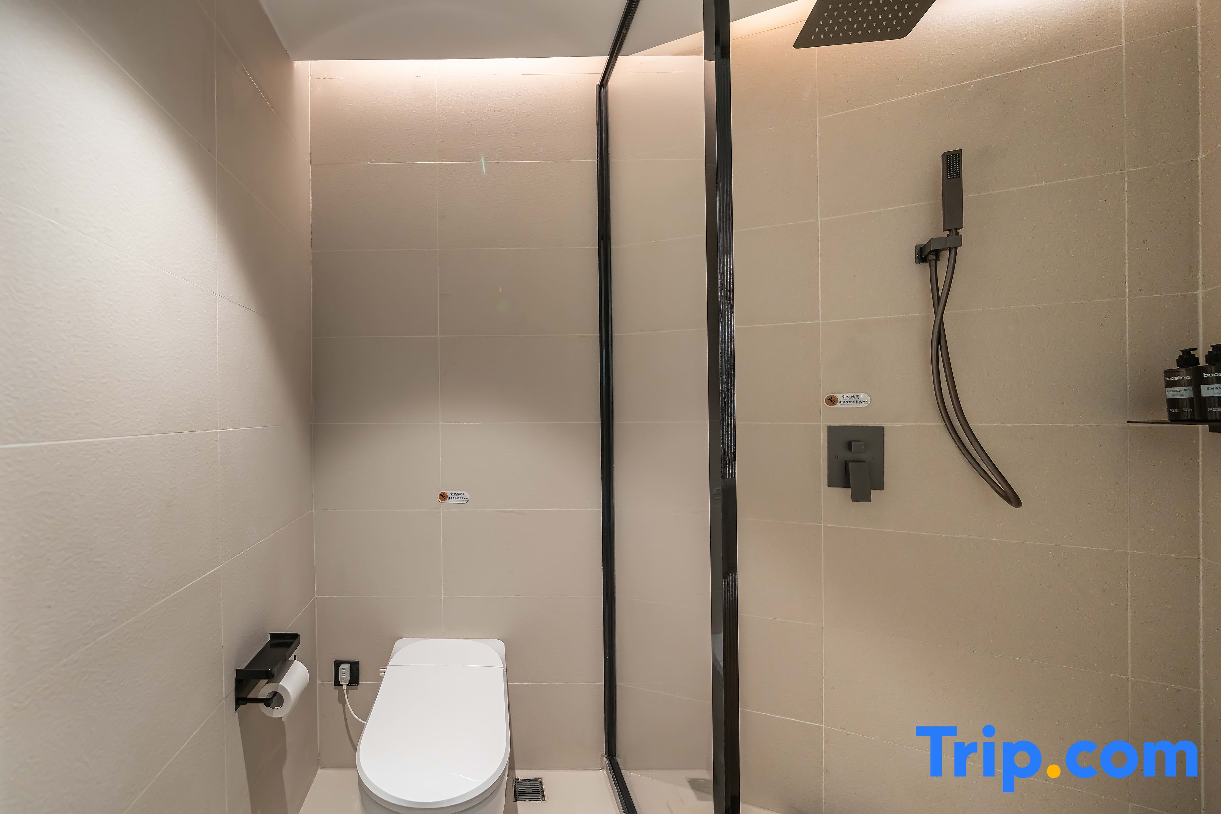 SK Simple Luxury Hotel (Shanghai Xujiahui Gymnasium Subway Station)