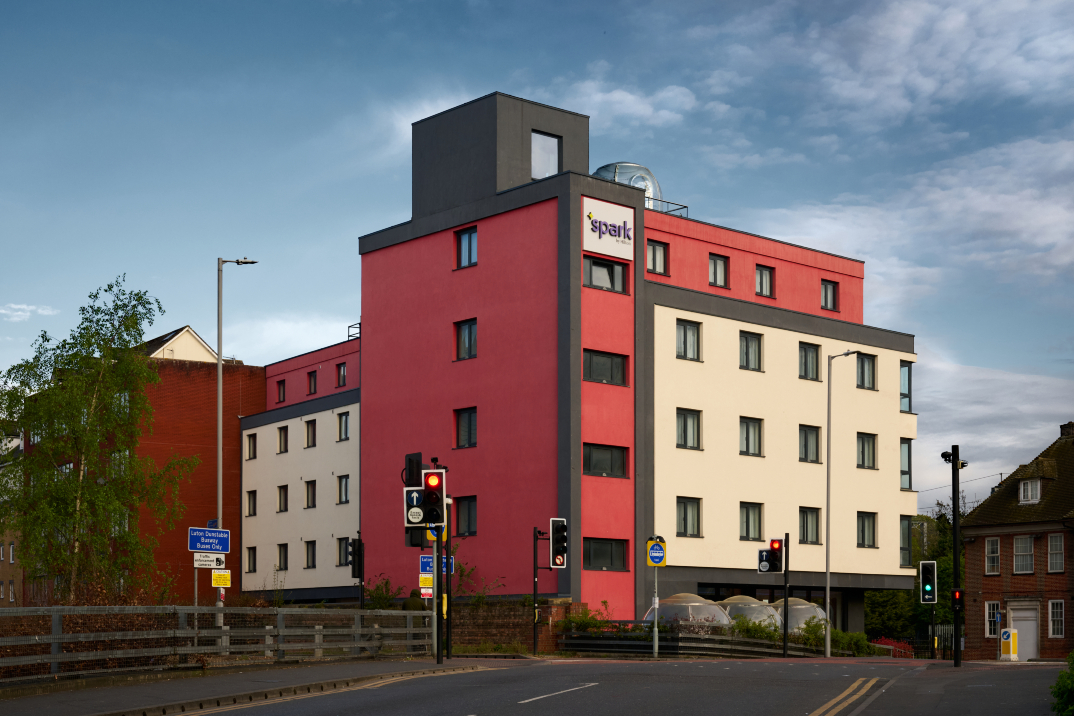Spark By Hilton Luton-官方
