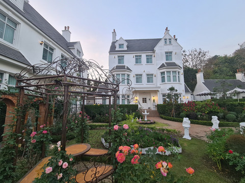 Hillsborough the English Country House主图