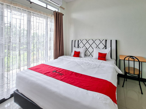 Bangkinang酒店住宿-RedDoorz Plus near Living World Pekanbaru