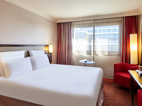 圣康坦伊夫林酒店住宿-水星圣昆廷耶里纳中央酒店