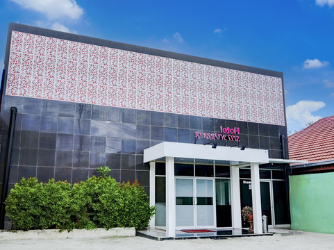 RedDoorz Syariah near Plaza Andalas Padang 2