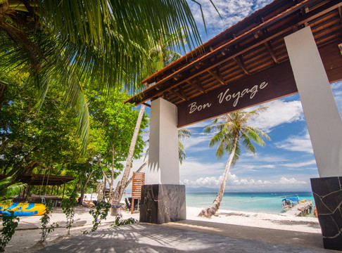 浪中岛夏日海湾度假村主图