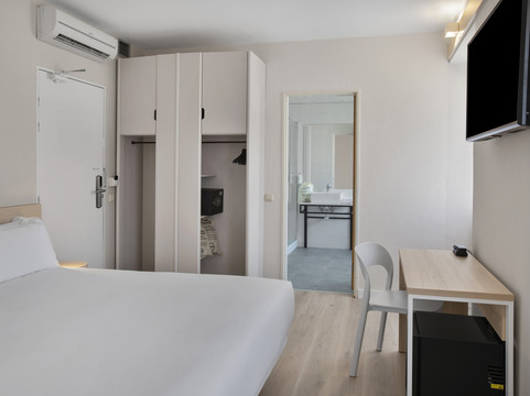 菲盖拉达福什宜必思酒店