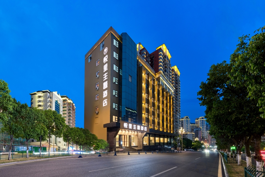 悦里主题酒店（达州火车站店）-官方