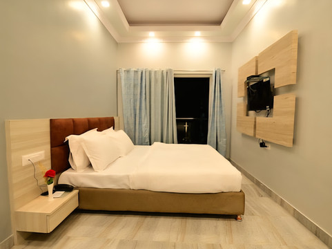 Patratu酒店住宿-Hotel The Lake Castle Near Kanke Dam, Jharkhand