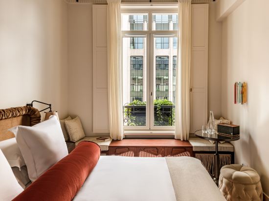 Château des Fleurs Hôtel & Spa Paris Room Type - Superior  Room