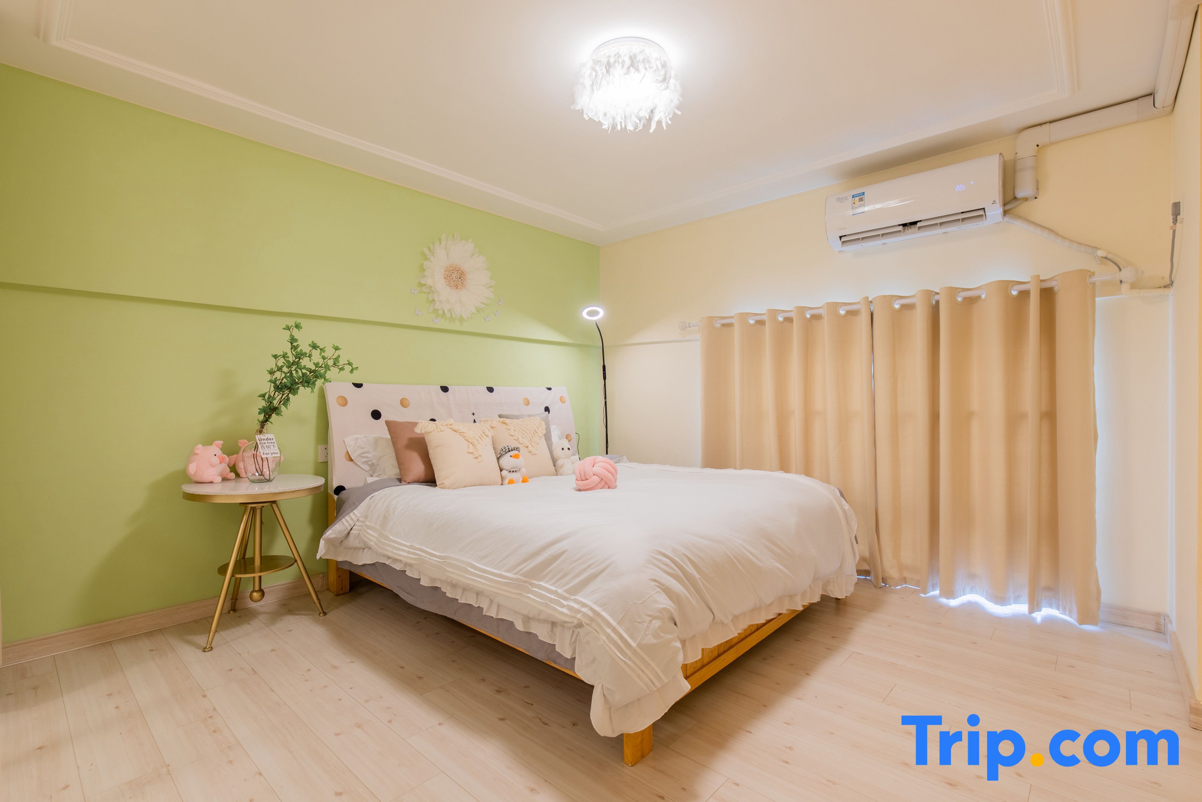 Guangzhou Nuanju Film and Television Theme Apartment
