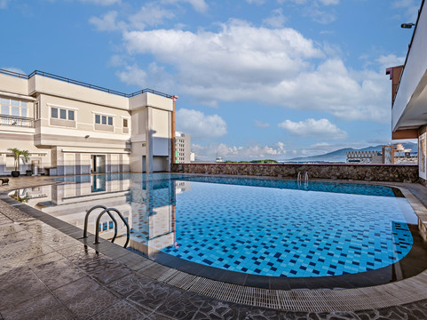 Grand Whiz Megamas Manado