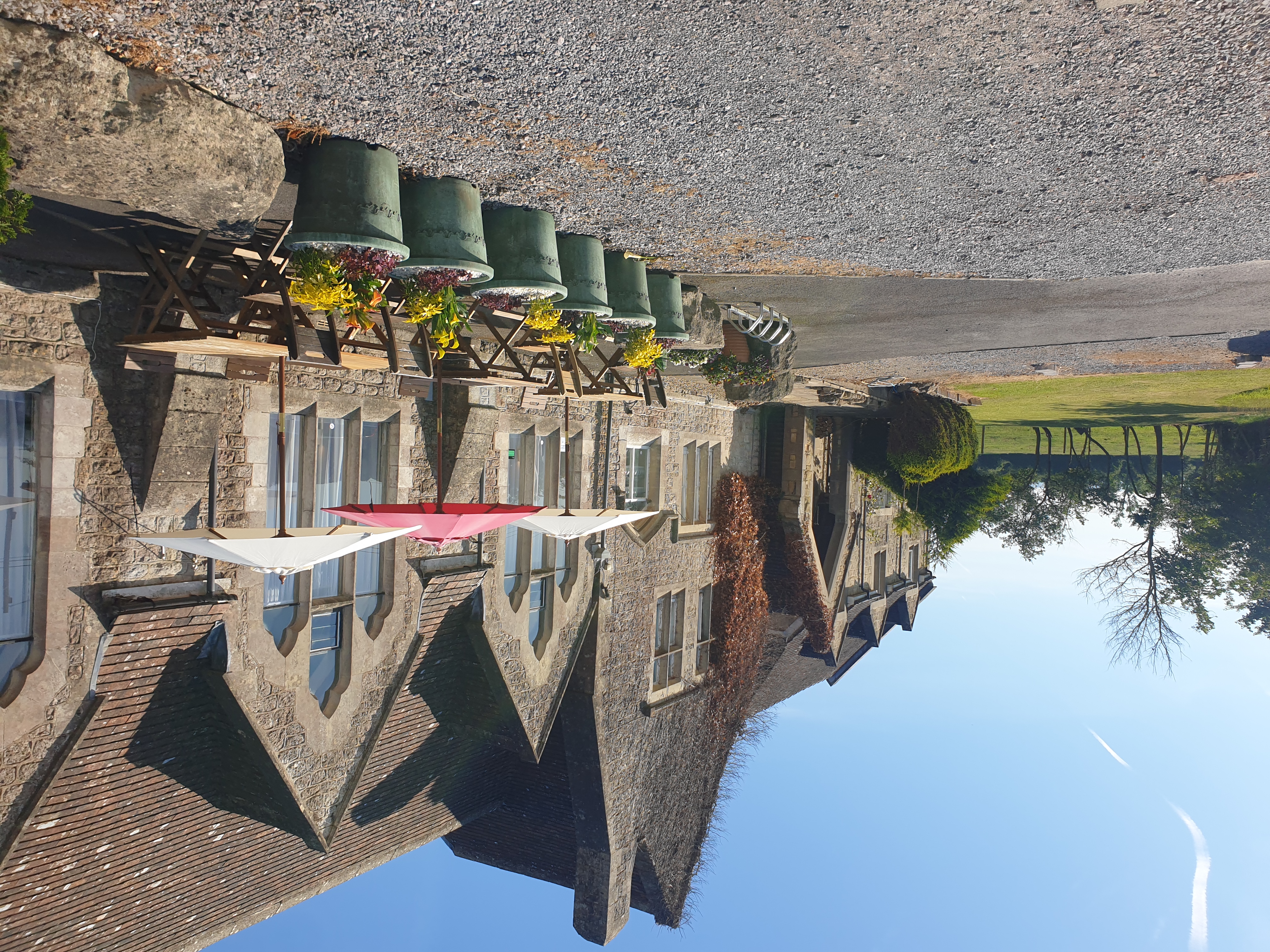 校舍餐厅和酒店-官方