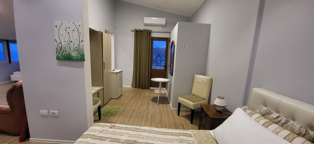 Jon rooms