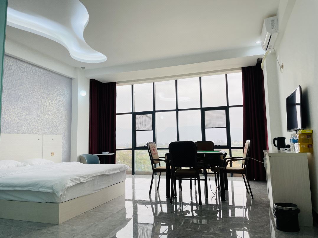 Huxing Hotel (Qujiang Branch)