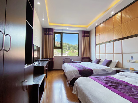 碌曲郎木寺丁丁宾馆